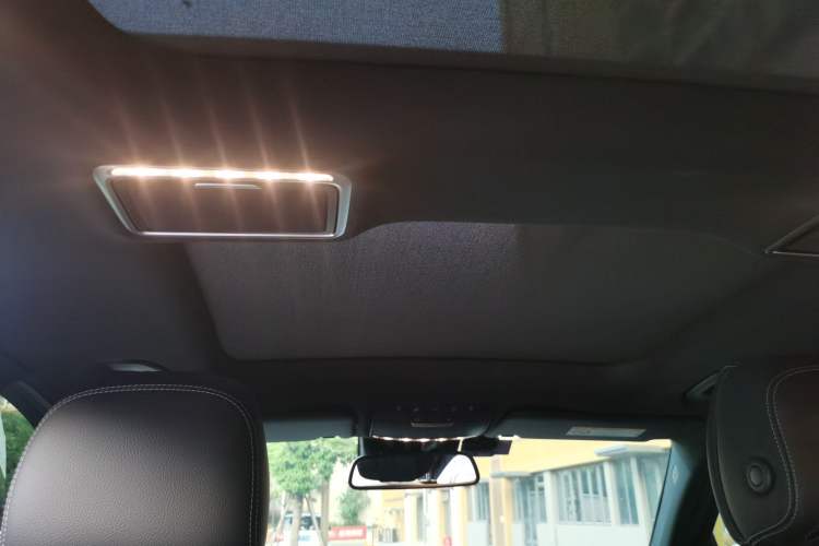 Used Mercedes-Benz GLC 2018 Facelift GLC 260 4MATIC Luxury Edition Headliner