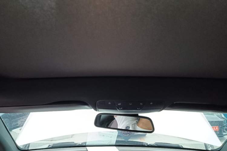 Used Mercedes-Benz GLC 2018 Facelift GLC 200 4MATIC Headliner