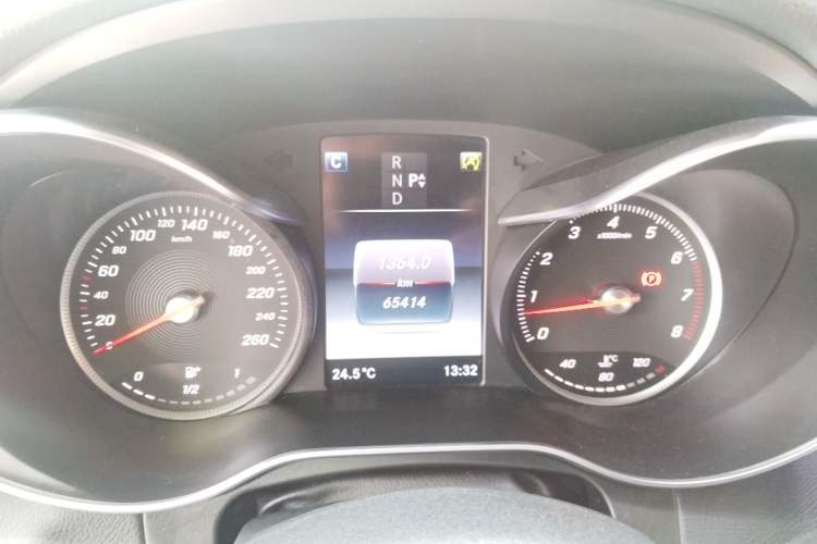 Used Mercedes-Benz GLC 2018 GLC 260 4MATIC Luxury Model Instrument Cluster