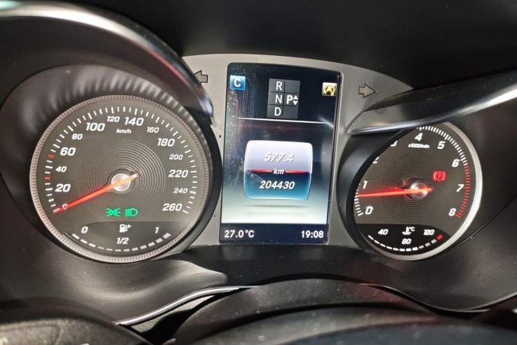 Used Mercedes-Benz GLC 2018 GLC 260 4MATIC Luxury Model Instrument Cluster