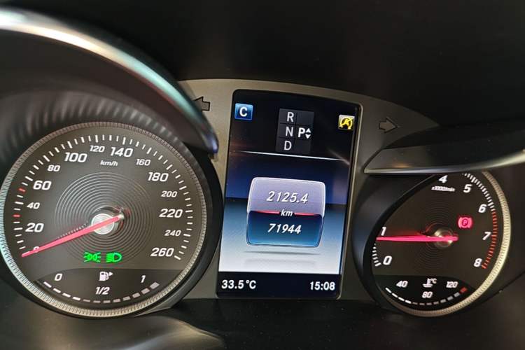 Used Mercedes-Benz GLC 2018 GLC 260 4MATIC Luxury Model Instrument Cluster