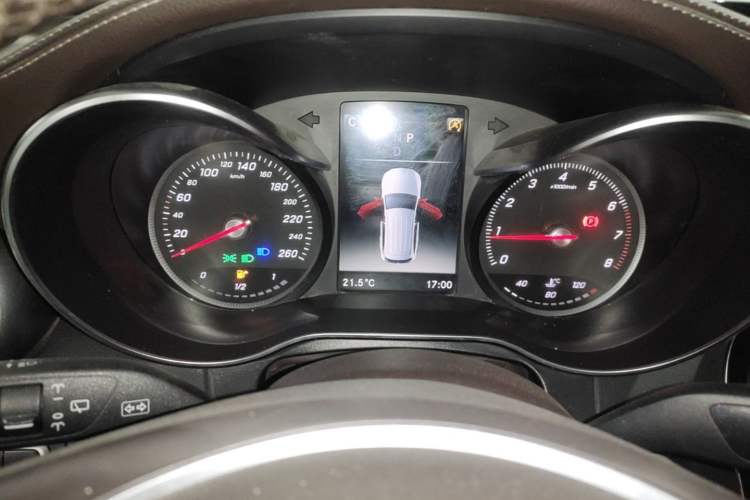 Used Mercedes-Benz GLC 2018 Facelift GLC 260 4MATIC Luxury Edition Instrument Cluster