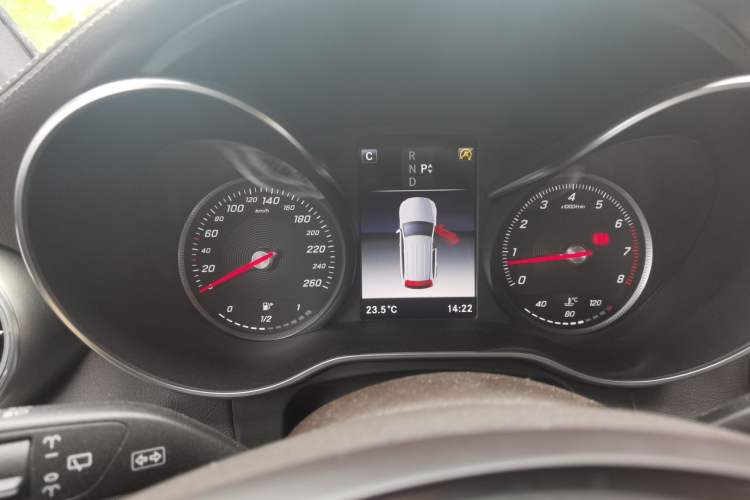 Used Mercedes-Benz GLC 2018 Facelift GLC 260 4MATIC Luxury Edition Instrument Cluster