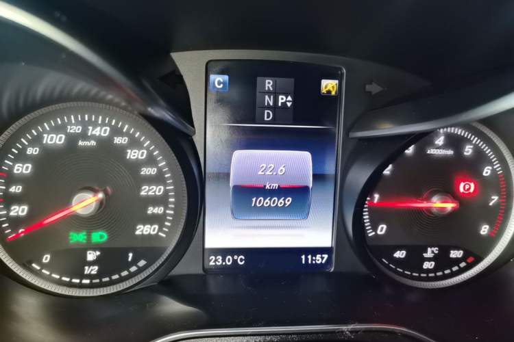 Used Mercedes-Benz GLC 2018 GLC 260 4MATIC Luxury Model Instrument Cluster