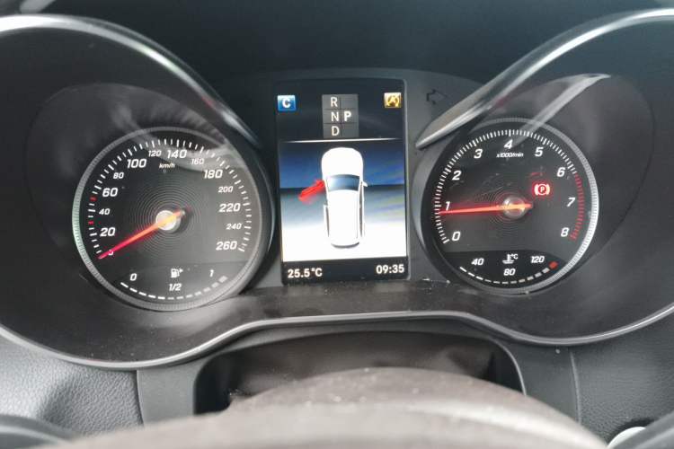 Used Mercedes-Benz GLC 2018 GLC 260 4MATIC Luxury Model Instrument Cluster