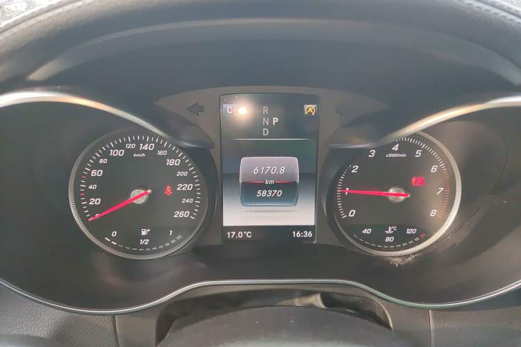 Used Mercedes-Benz GLC 2018 GLC 260 4MATIC Luxury Model Instrument Cluster