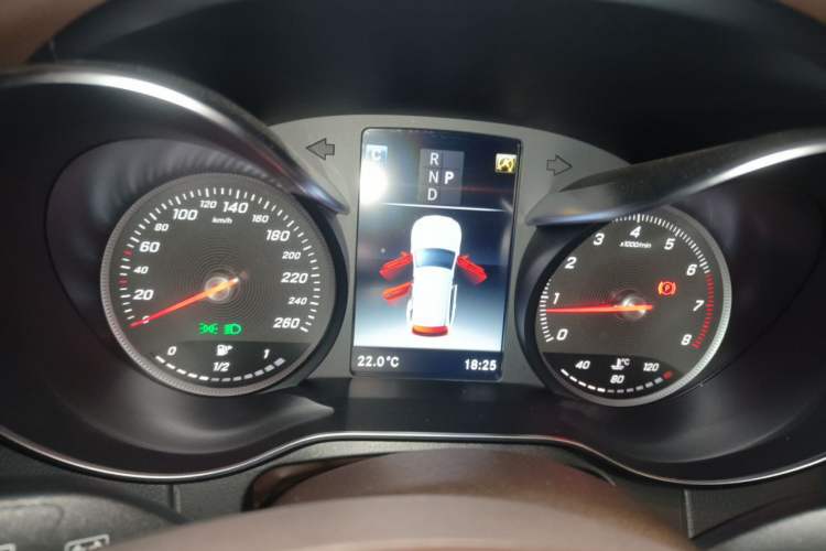 Used Mercedes-Benz GLC 2018 GLC 260 4MATIC Luxury Model Instrument Cluster