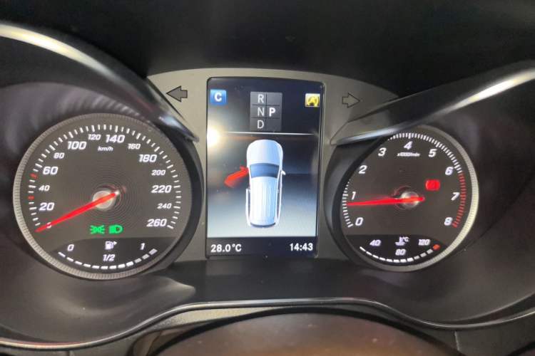 Used Mercedes-Benz GLC 2018 GLC 260 4MATIC Luxury Model Instrument Cluster
