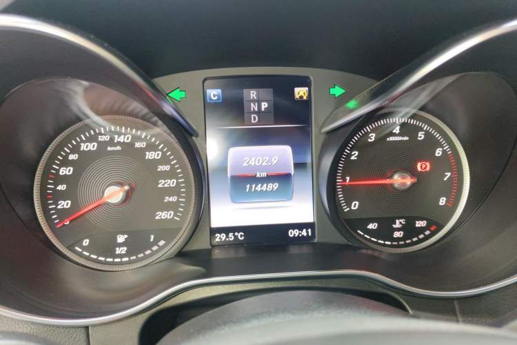 Used Mercedes-Benz GLC 2018 GLC 260 4MATIC Luxury Model Instrument Cluster