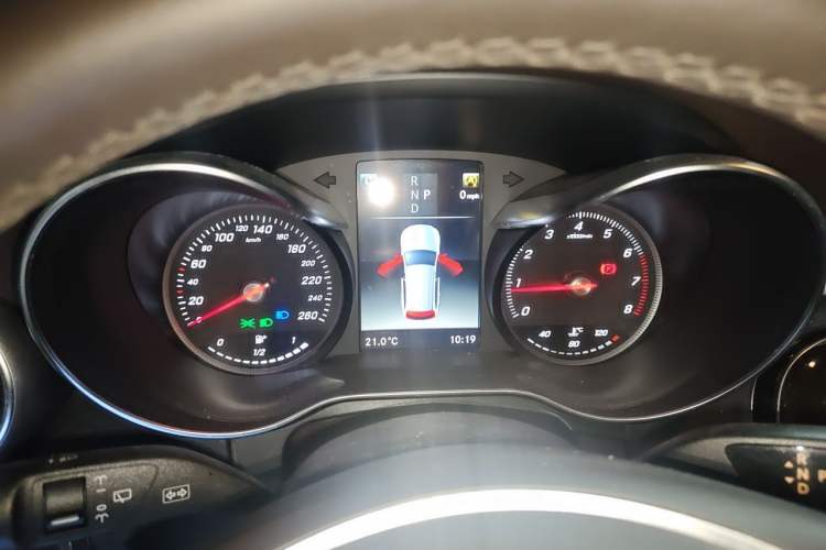 Used Mercedes-Benz GLC 2018 GLC 260 4MATIC Luxury Model Instrument Cluster