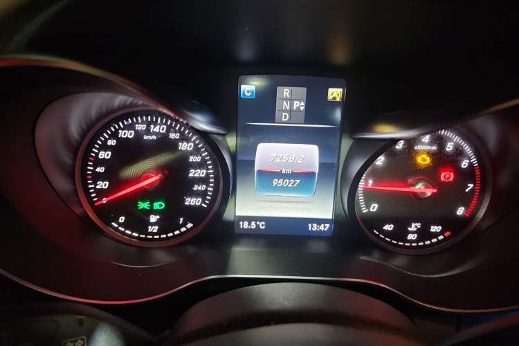 Used Mercedes-Benz GLC 2018 GLC 260 4MATIC Luxury Model Instrument Cluster