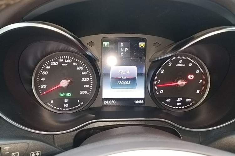 Used Mercedes-Benz GLC 2018 GLC 260 4MATIC Luxury Model Instrument Cluster