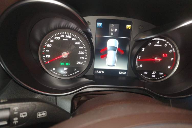 Used Mercedes-Benz GLC 2018 GLC 260 4MATIC Luxury Model Instrument Cluster