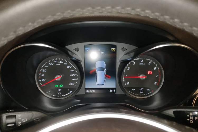 Used Mercedes-Benz GLC 2018 GLC 260 4MATIC Luxury Model Instrument Cluster