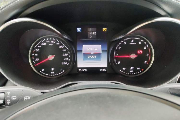 Used Mercedes-Benz GLC 2018 Facelift GLC 260 4MATIC Luxury Edition Instrument Cluster