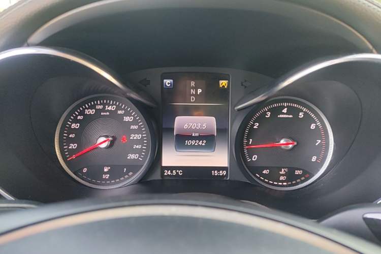 Used Mercedes-Benz GLC 2018 GLC 260 4MATIC Luxury Model Instrument Cluster