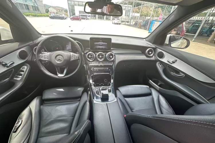 Used Mercedes-Benz GLC 2018 GLC 200 4MATIC Interior 1