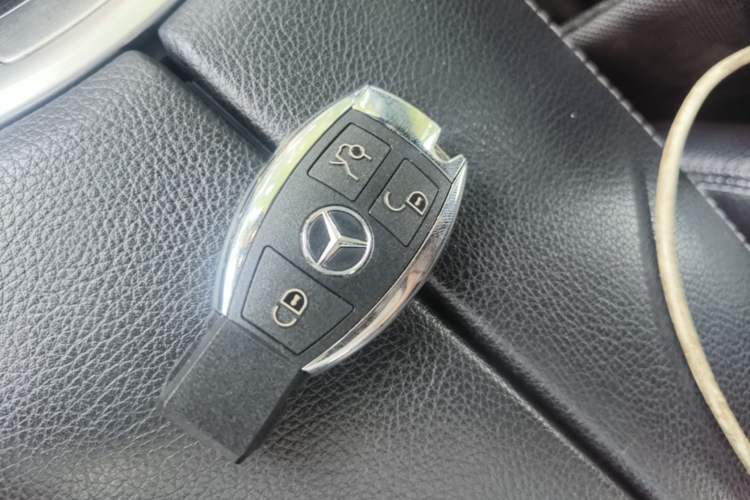 Used Mercedes-Benz GLC 2018 Facelift GLC 260 4MATIC Luxury Edition Interior 1