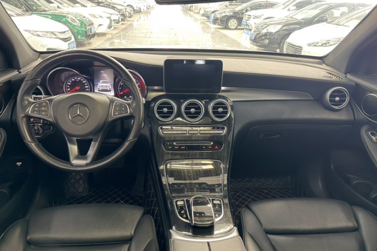 Used Mercedes-Benz GLC 2018 Facelift GLC 260 4MATIC Luxury Edition Interior 1