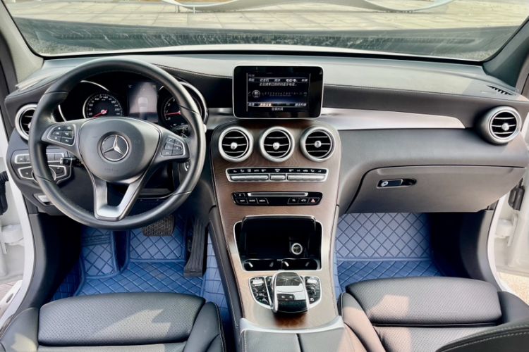 Used Mercedes-Benz GLC 2018 GLC 300 4MATIC Sport Edition Interior 1