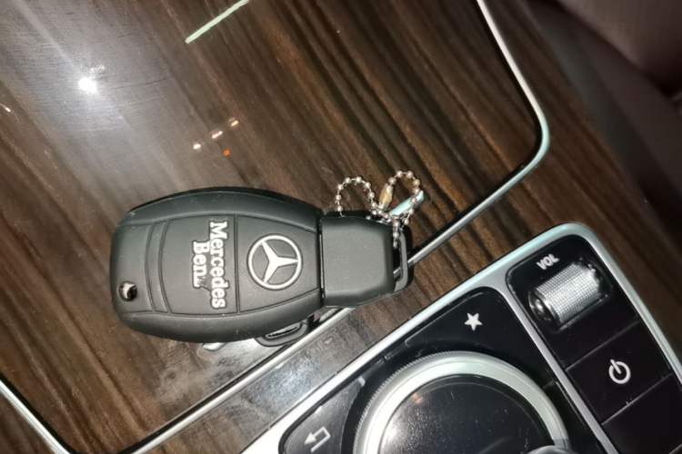 Used Mercedes-Benz GLC 2018 GLC 260 4MATIC Luxury Model Interior 1