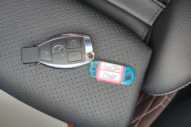 Used Mercedes-Benz GLC 2018 GLC 260 4MATIC Luxury Model Interior 1