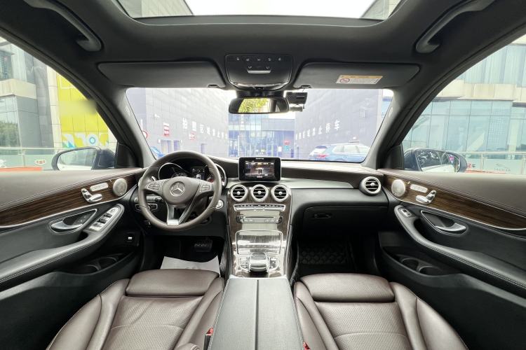 Used Mercedes-Benz GLC 2018 Facelift GLC 260 4MATIC Luxury Edition Interior 1