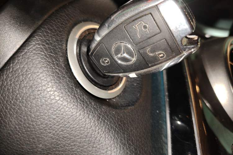 Used Mercedes-Benz GLC 2018 GLC 260 4MATIC Dynamic Edition Interior 1