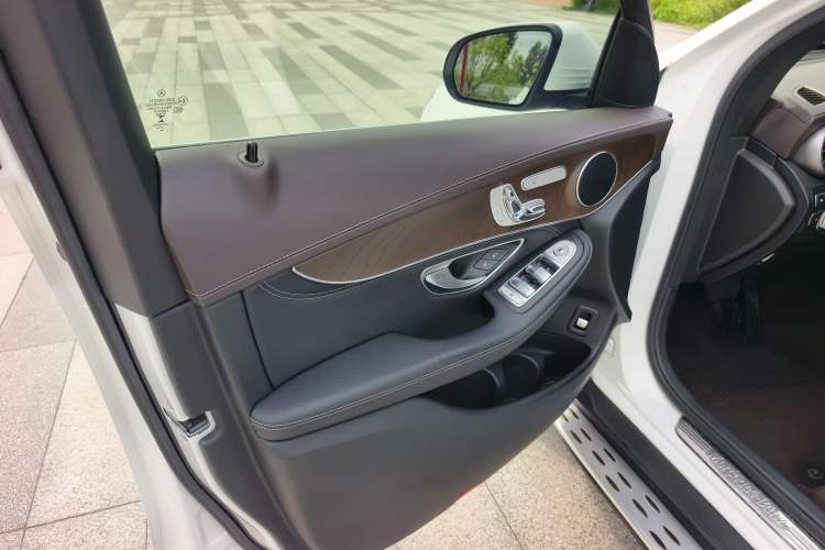 Used Mercedes-Benz GLC 2018 GLC 300 4MATIC Sport Edition Interior 1