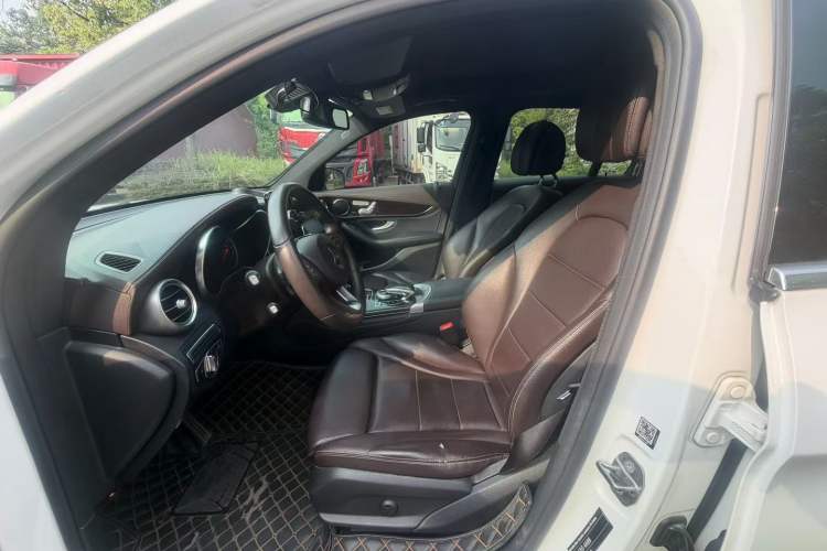 Used Mercedes-Benz GLC 2018 GLC 260 4MATIC Dynamic Edition Interior 1