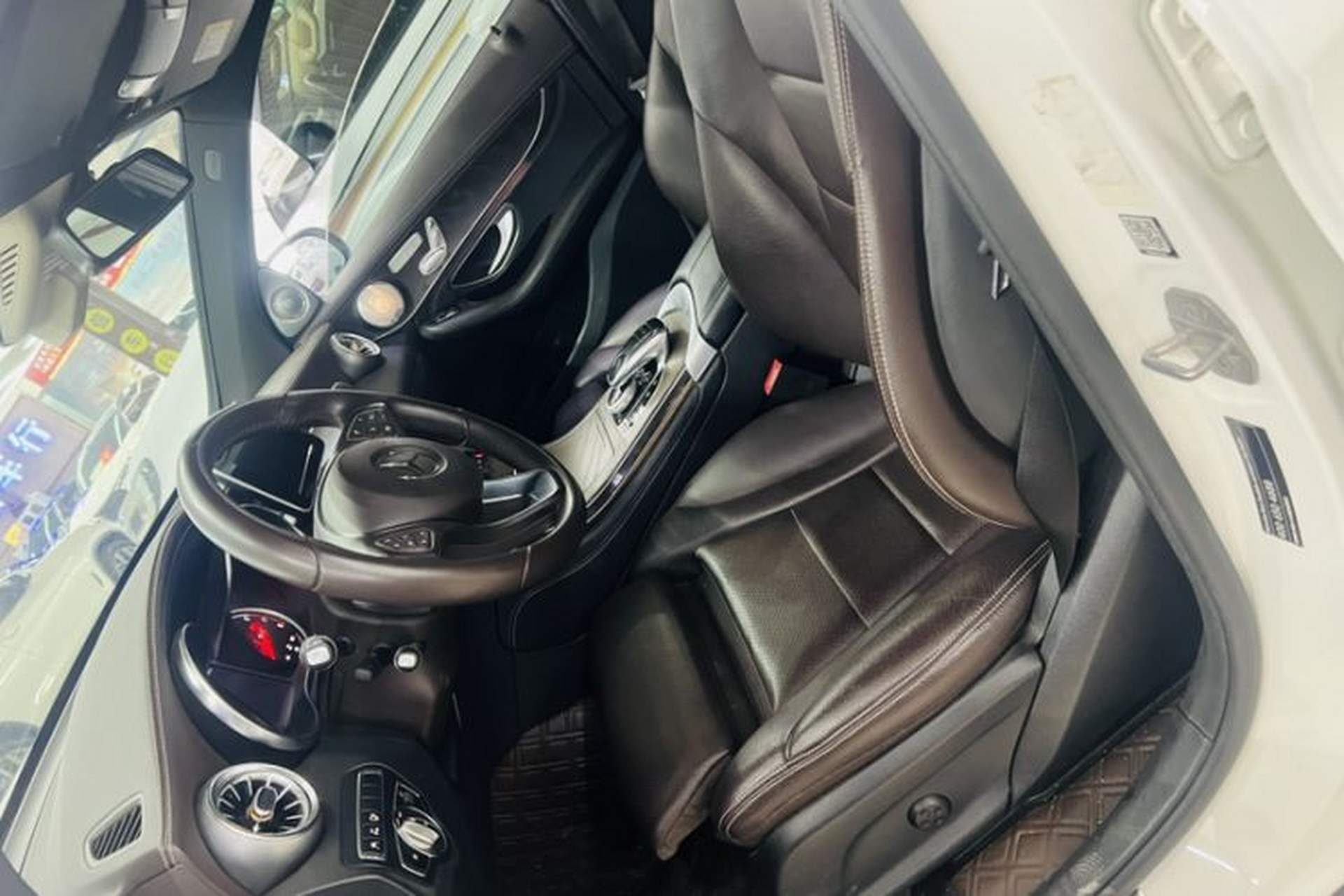 Used Mercedes-Benz GLC 2018 Refreshed GLC 300 4MATIC Dynamic Edition Interior 1