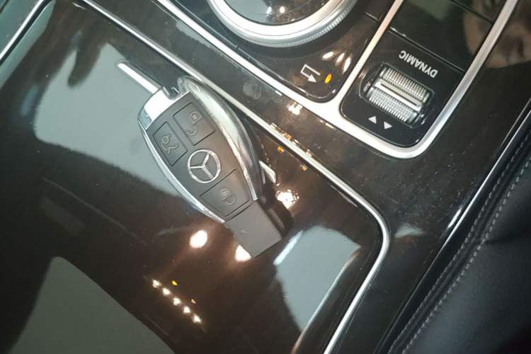 Used Mercedes-Benz GLC 2018 Facelift GLC 260 4MATIC Luxury Edition Interior 1