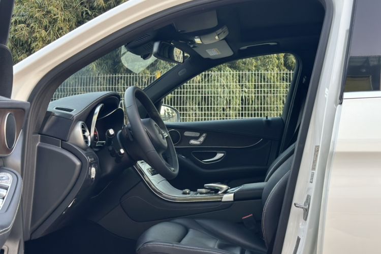 Used Mercedes-Benz GLC 2018 GLC 300 4MATIC Sport Edition Interior 10