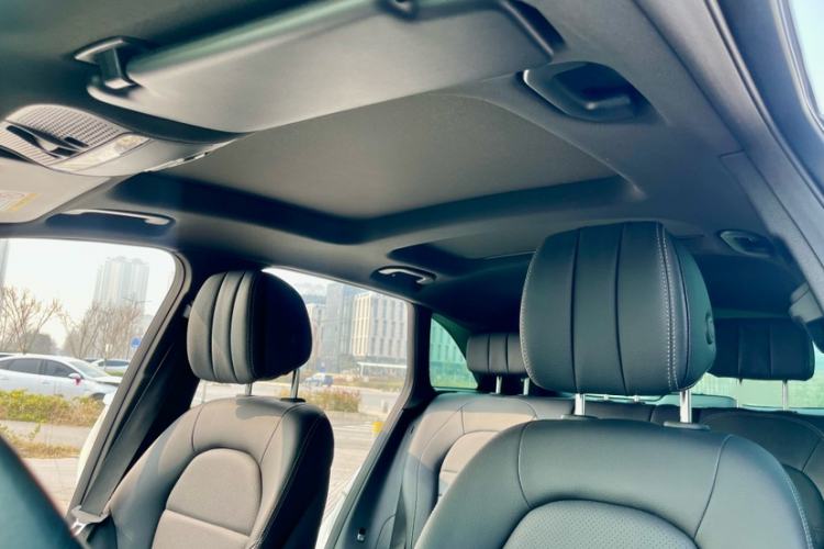 Used Mercedes-Benz GLC 2018 GLC 300 4MATIC Sport Edition Interior 10