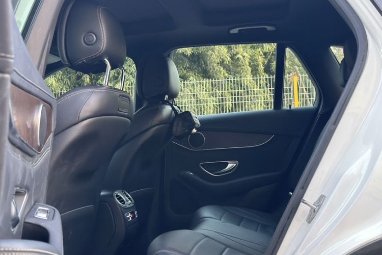 Used Mercedes-Benz GLC 2018 GLC 300 4MATIC Sport Edition Interior 11