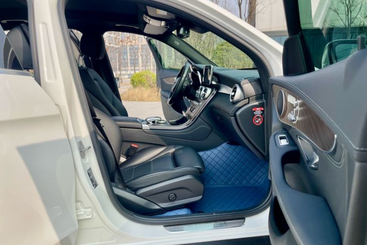 Used Mercedes-Benz GLC 2018 GLC 300 4MATIC Sport Edition Interior 12