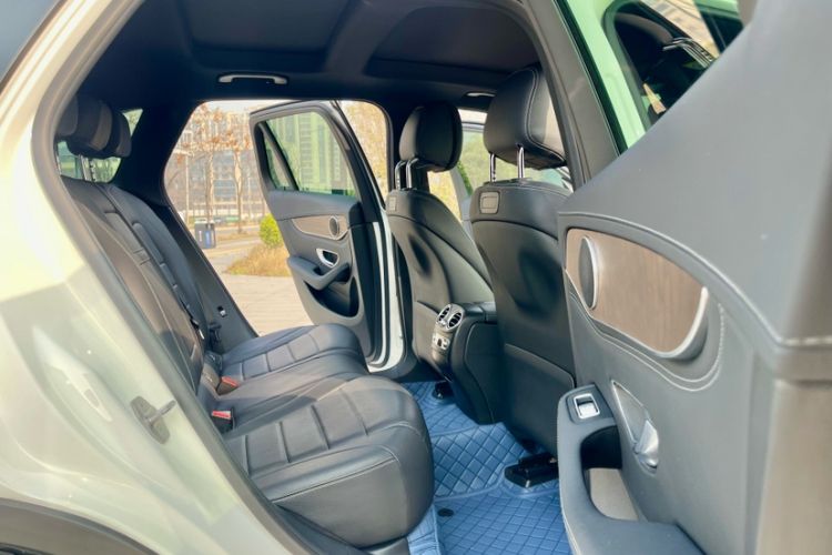 Used Mercedes-Benz GLC 2018 GLC 300 4MATIC Sport Edition Interior 13