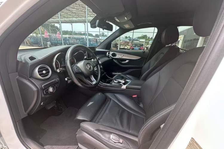Used Mercedes-Benz GLC 2018 GLC 200 4MATIC Interior 2
