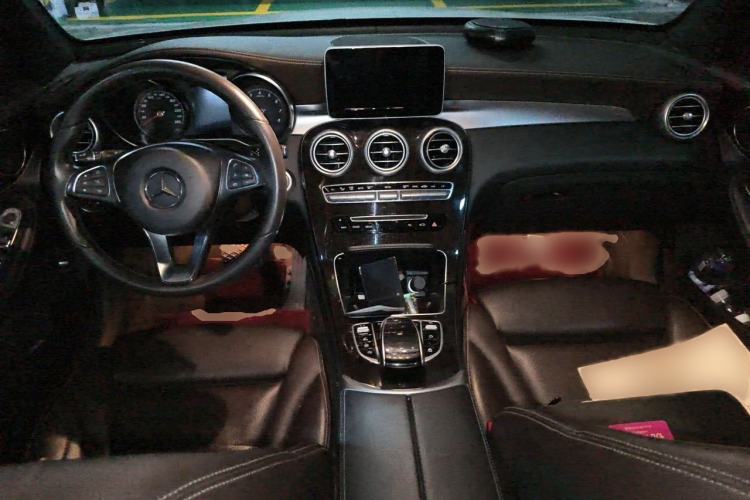 Used Mercedes-Benz GLC 2018 Facelifted GLC 260 4MATIC Dynamic Edition Interior 2