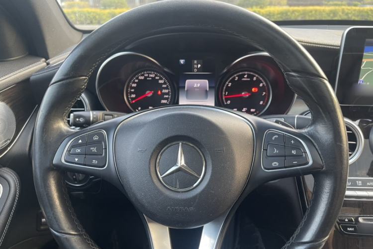 Used Mercedes-Benz GLC 2018 Facelifted GLC 260 4MATIC Dynamic Edition Interior 2