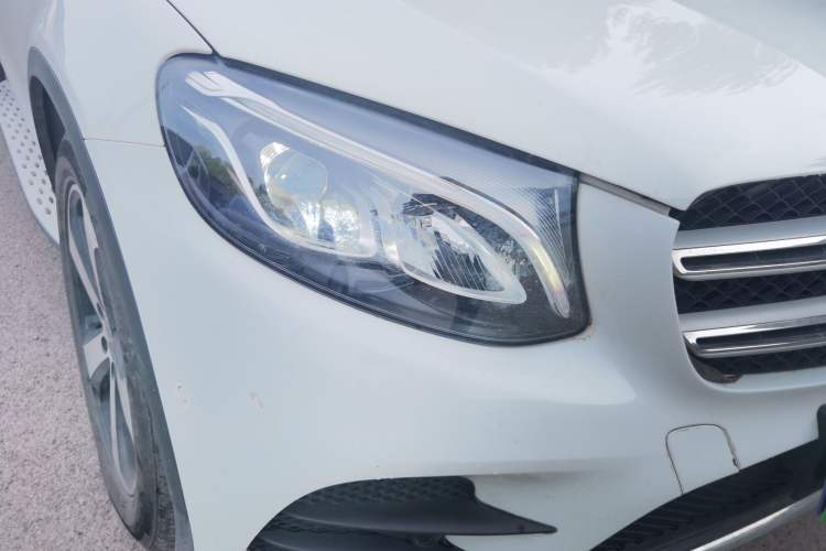 Used Mercedes-Benz GLC 2018 Facelift GLC 260 4MATIC Luxury Edition Interior 2