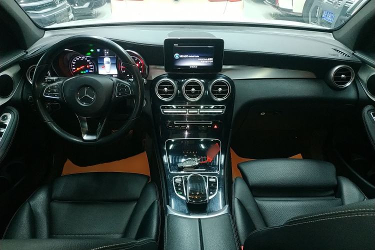 Used Mercedes-Benz GLC 2018 GLC 200 4MATIC Interior 2