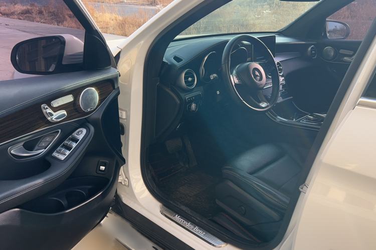 Used Mercedes-Benz GLC 2018 GLC 260 4MATIC Luxury Model Interior 2