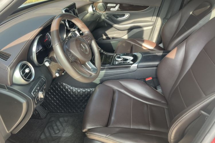 Used Mercedes-Benz GLC 2018 GLC 260 4MATIC Luxury Model Interior 2