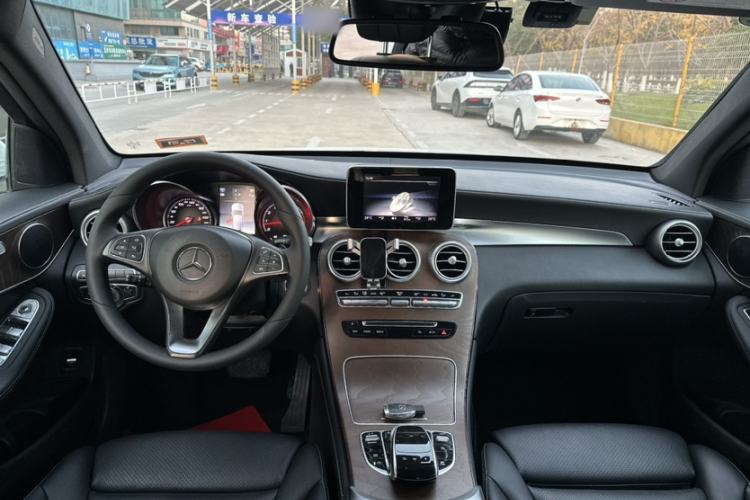 Used Mercedes-Benz GLC 2018 GLC 300 4MATIC Sport Edition Interior 3