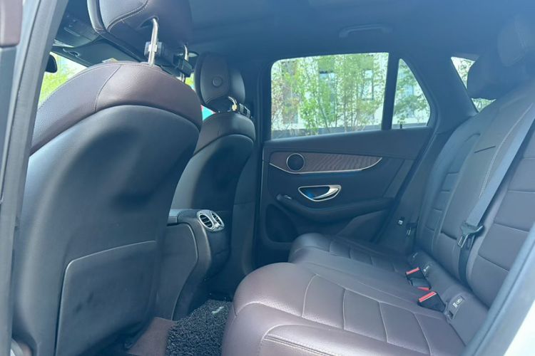 Used Mercedes-Benz GLC 2018 Facelift GLC 260 4MATIC Luxury Edition Interior 3