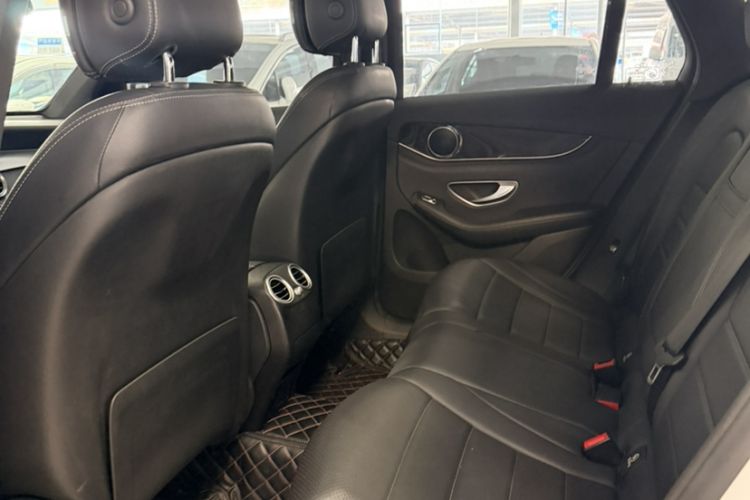 Used Mercedes-Benz GLC 2018 Facelift GLC 260 4MATIC Luxury Edition Interior 3
