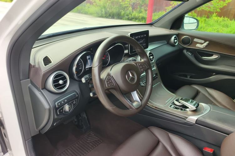 Used Mercedes-Benz GLC 2018 GLC 300 4MATIC Sport Edition Interior 3