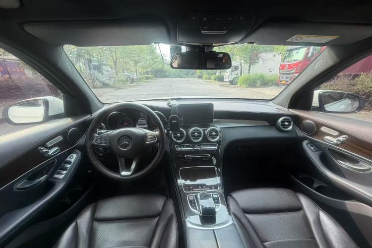 Used Mercedes-Benz GLC 2018 GLC 260 4MATIC Dynamic Edition Interior 3