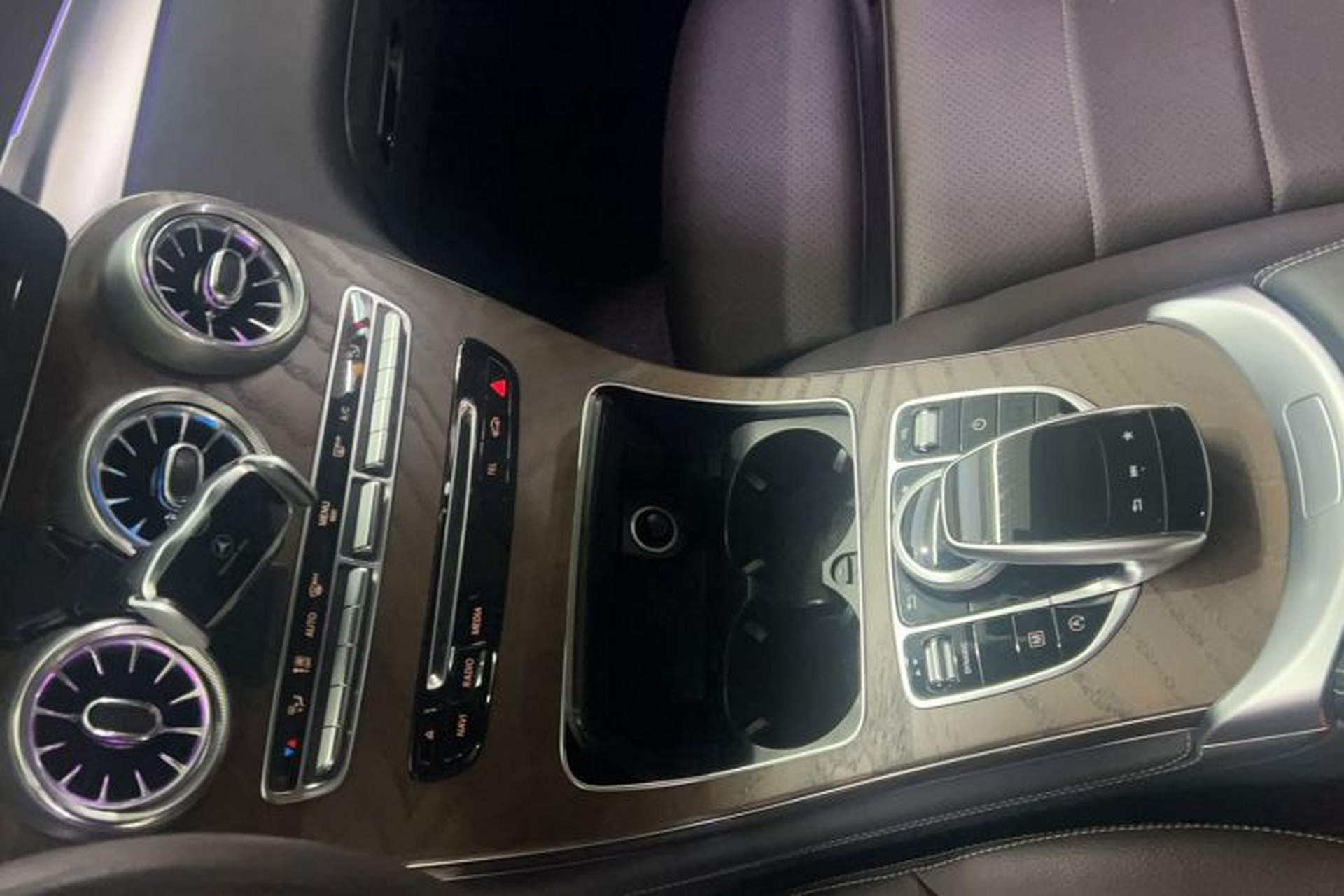 Used Mercedes-Benz GLC 2018 Refreshed GLC 300 4MATIC Dynamic Edition Interior 3